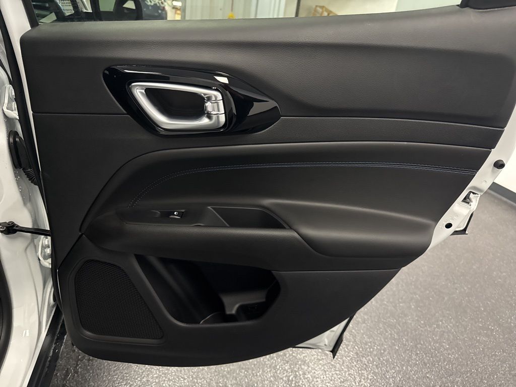 2026 Jeep Compass Latitude Altitude - Photo 32