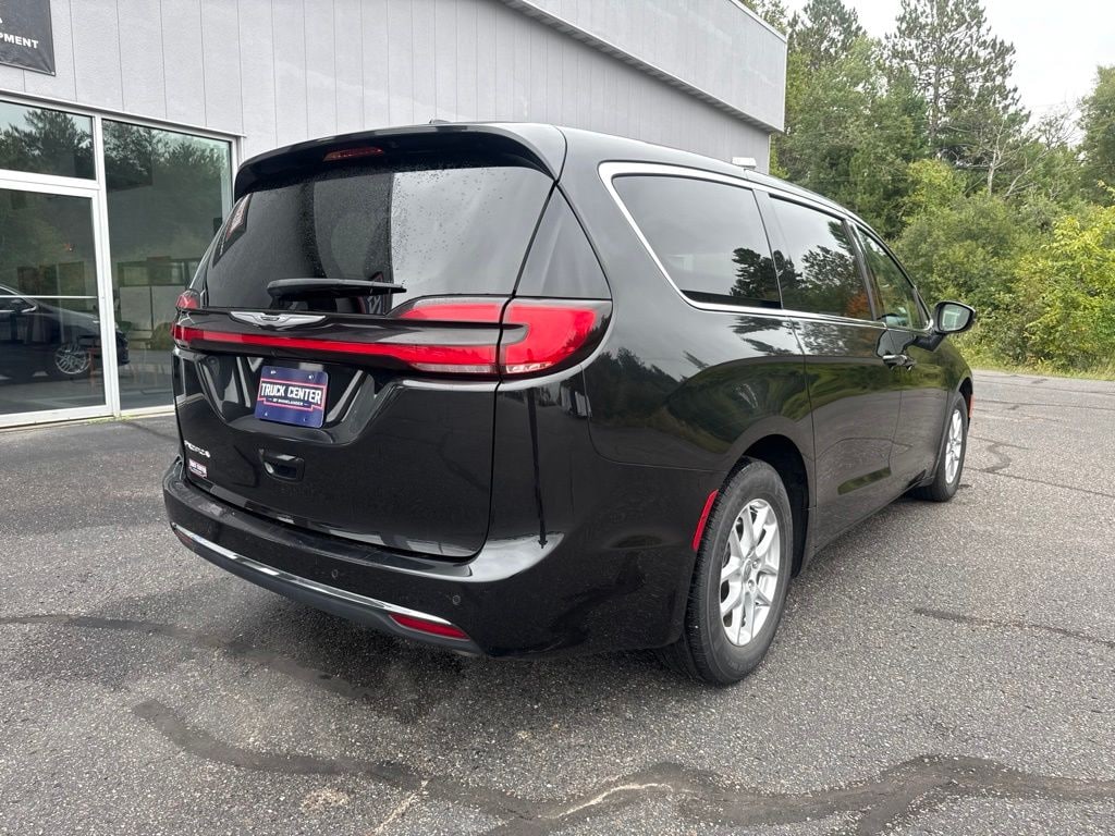 Used 2023 Chrysler Pacifica Touring L Minivan/Van