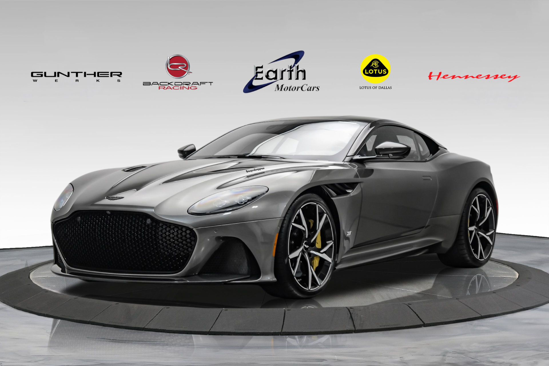  Aston Martin DBS