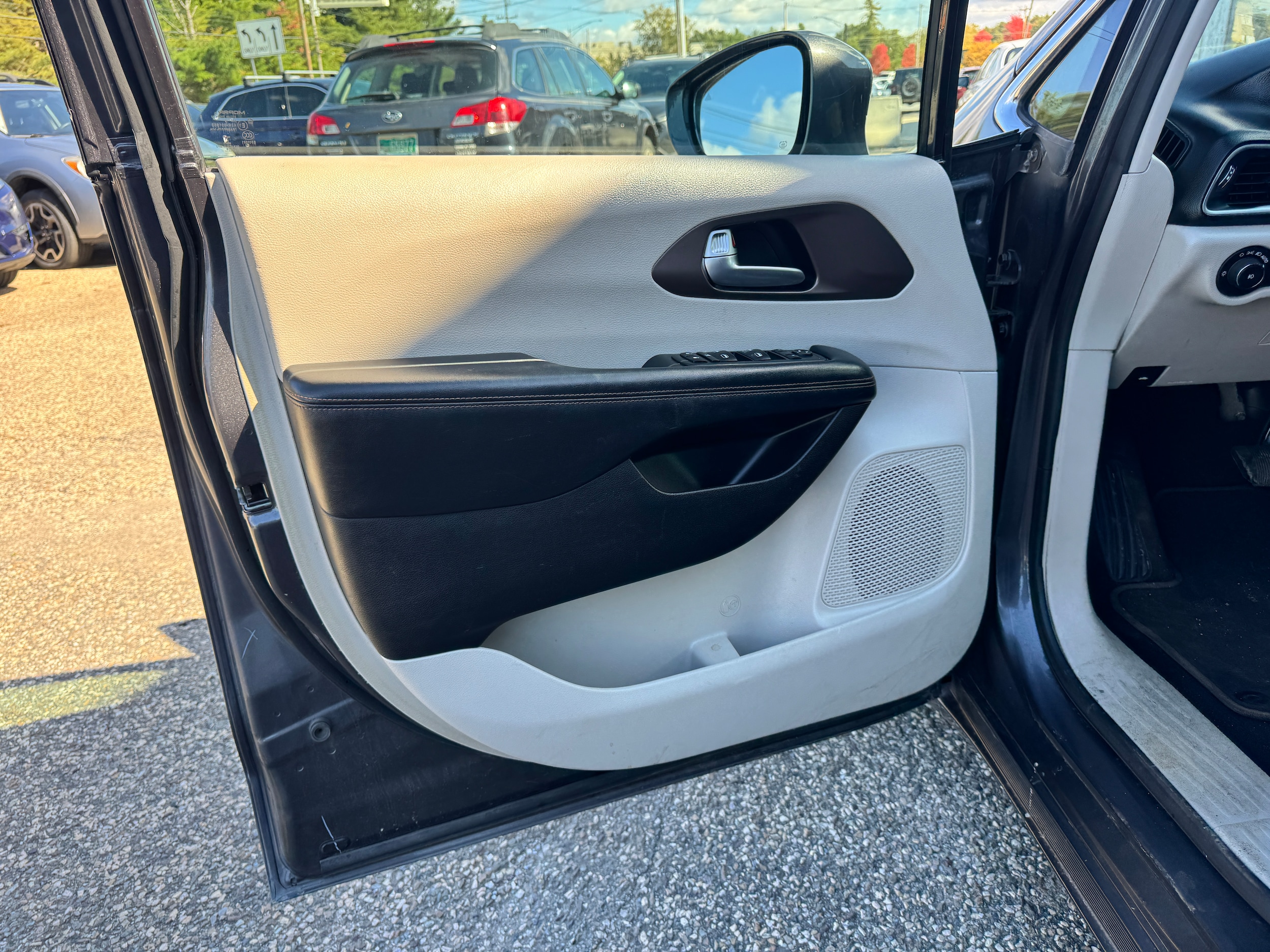 2019 Chrysler Pacifica Touring L - Photo 12