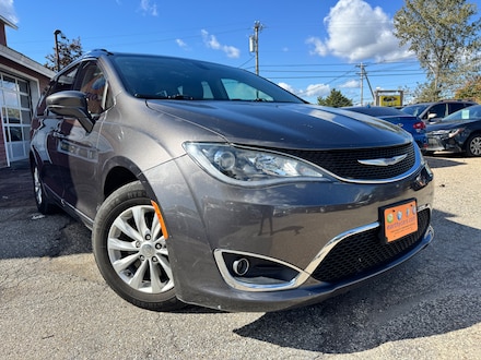 Featured Used 2019 Chrysler Pacifica Touring L Van Passenger Van 2C4RC1BG2KR668390 for Sale near Burlington, VT