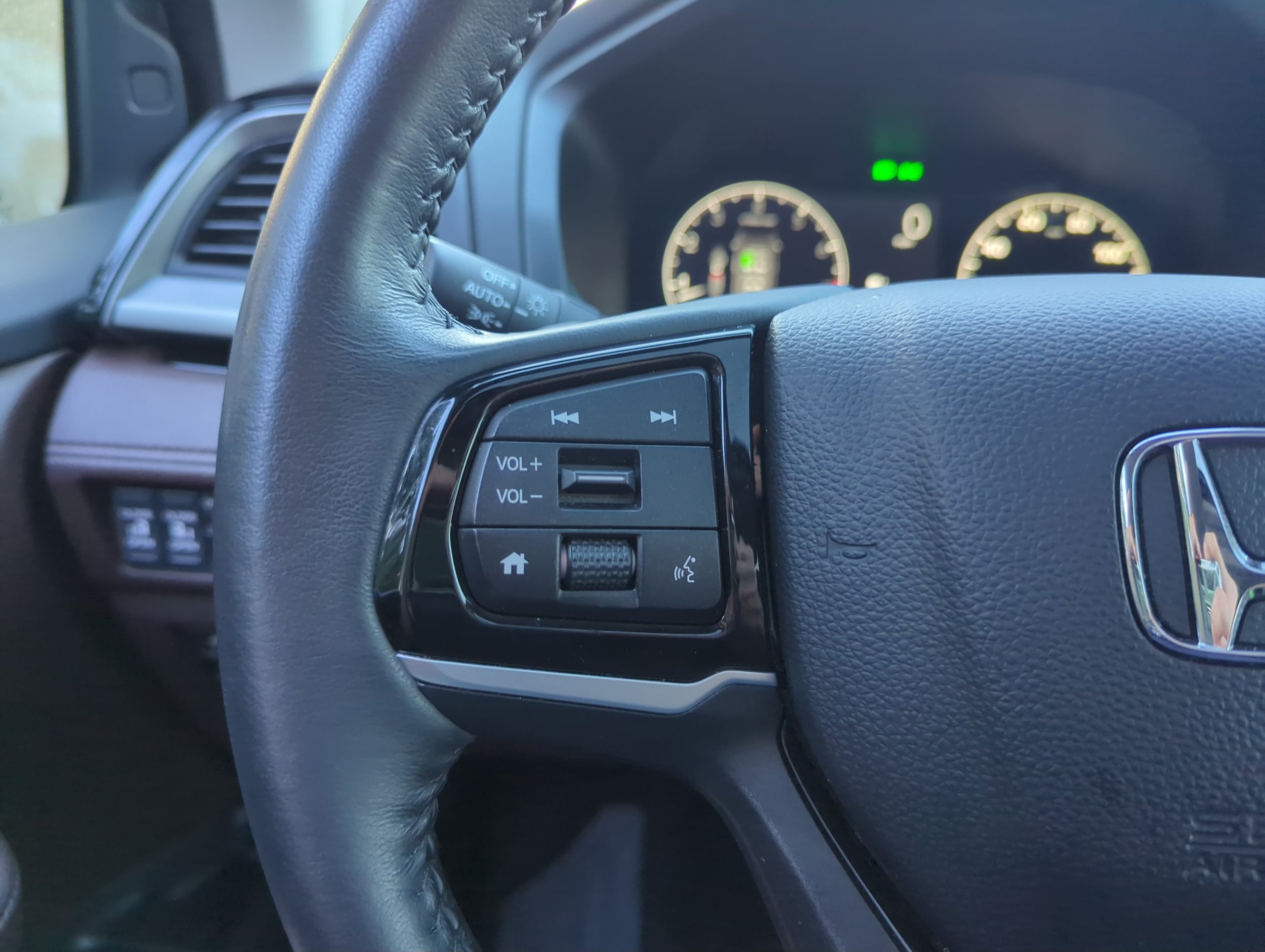 2025 Honda Odyssey Touring - Photo 25