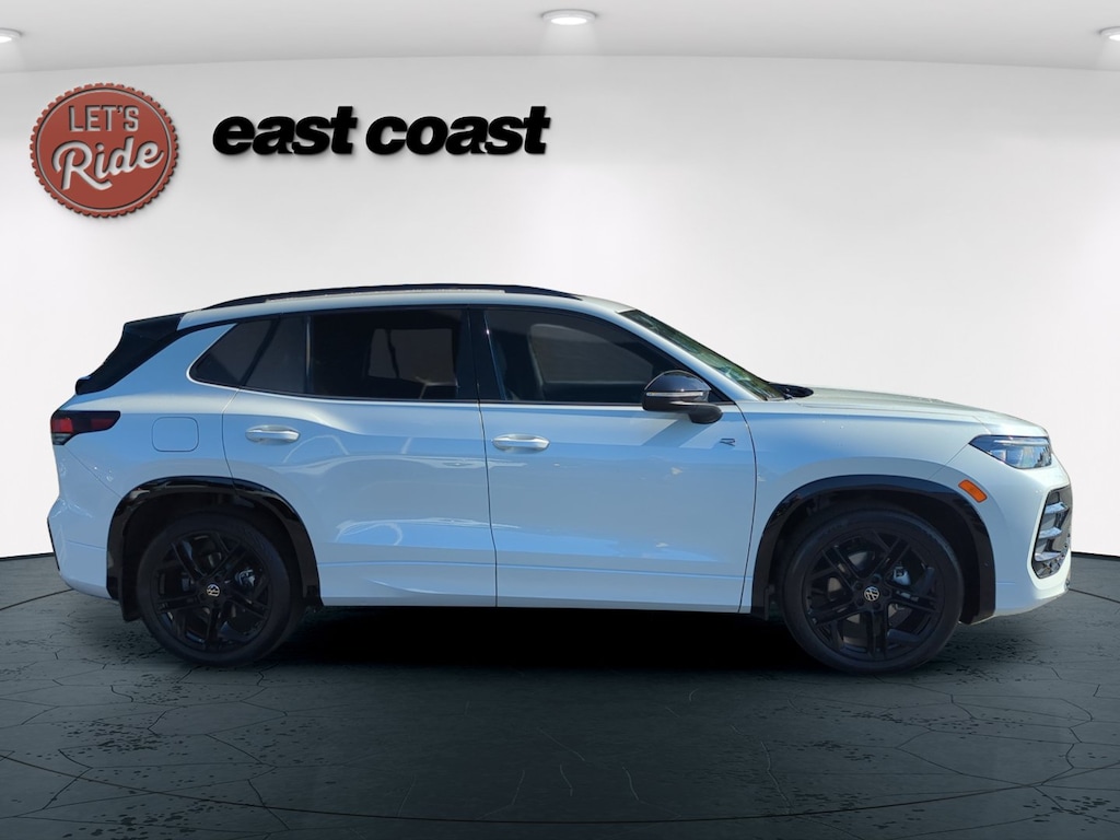 New 2026 Volkswagen Tiguan SE R-Line Black SUV
