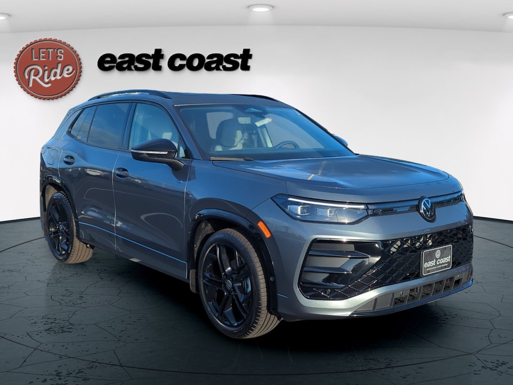 New 2026 Volkswagen Tiguan SE R-Line Black SUV