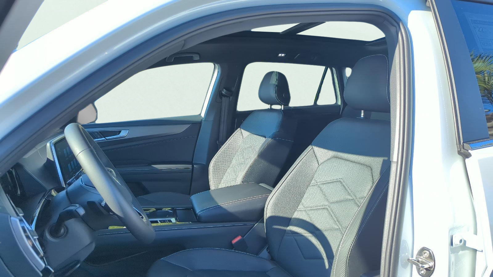2026 Volkswagen Atlas Cross Sport SE w/Tech - Photo 17