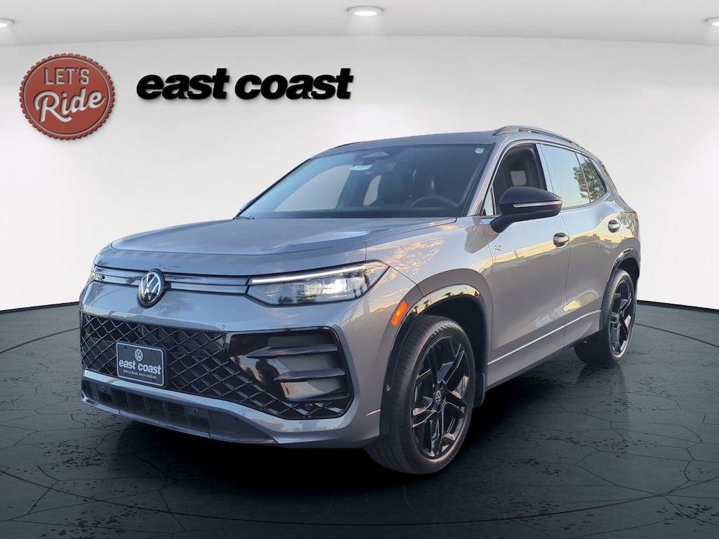 New 2026 Volkswagen Tiguan SE R-Line Black SUV