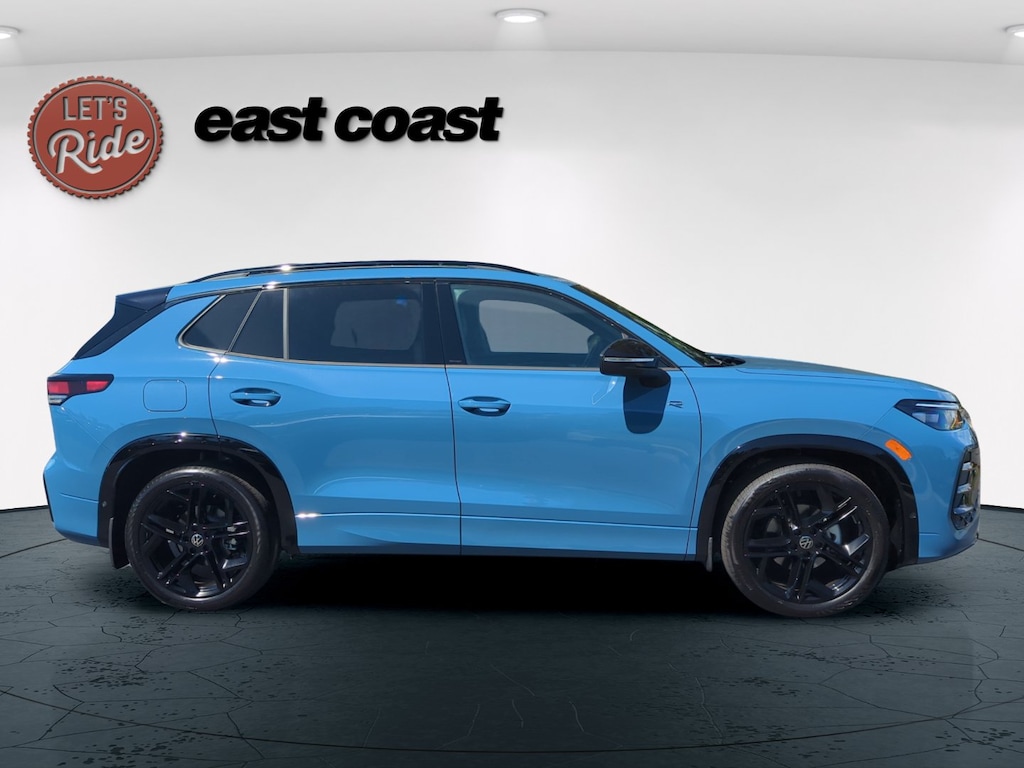 New 2026 Volkswagen Tiguan SE R-Line Black SUV