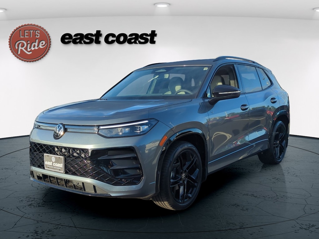 New 2026 Volkswagen Tiguan SE R-Line Black SUV
