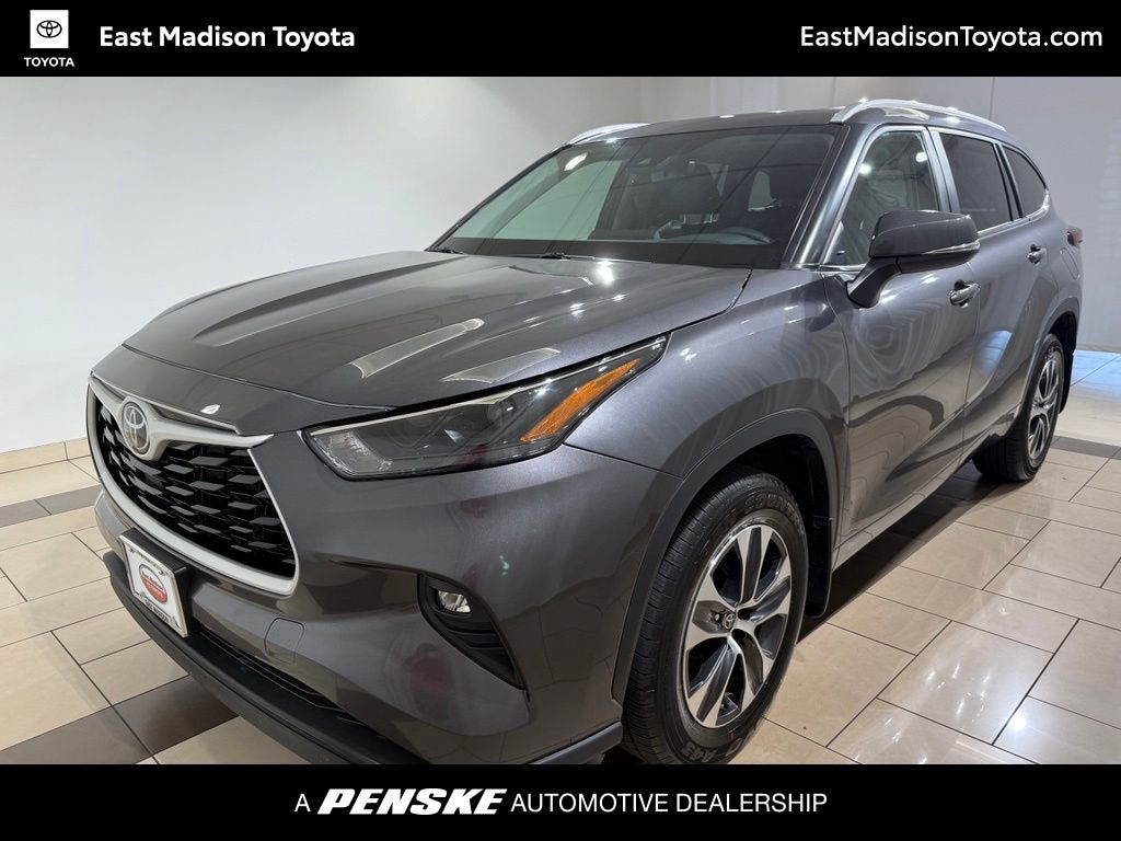 Used 2025 Toyota Highlander XLE SUV