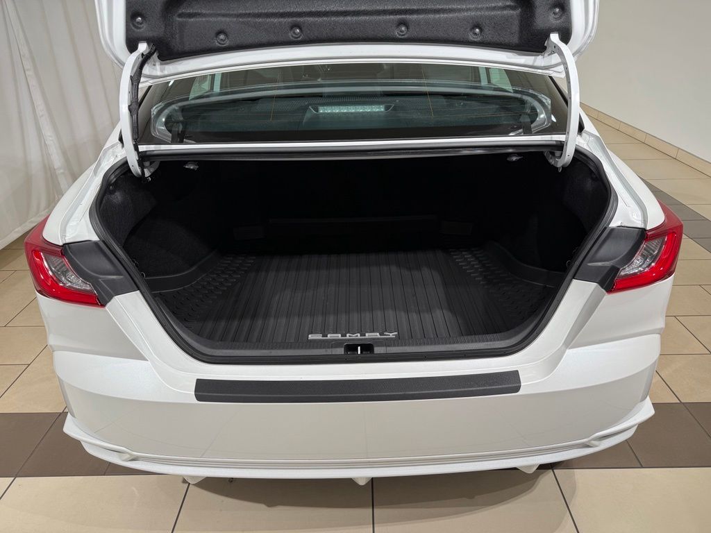 2026 Toyota Camry XSE - Photo 11