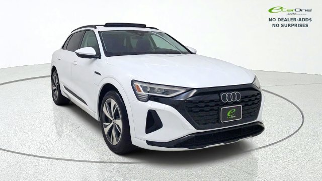  Audi Q8 e-tron