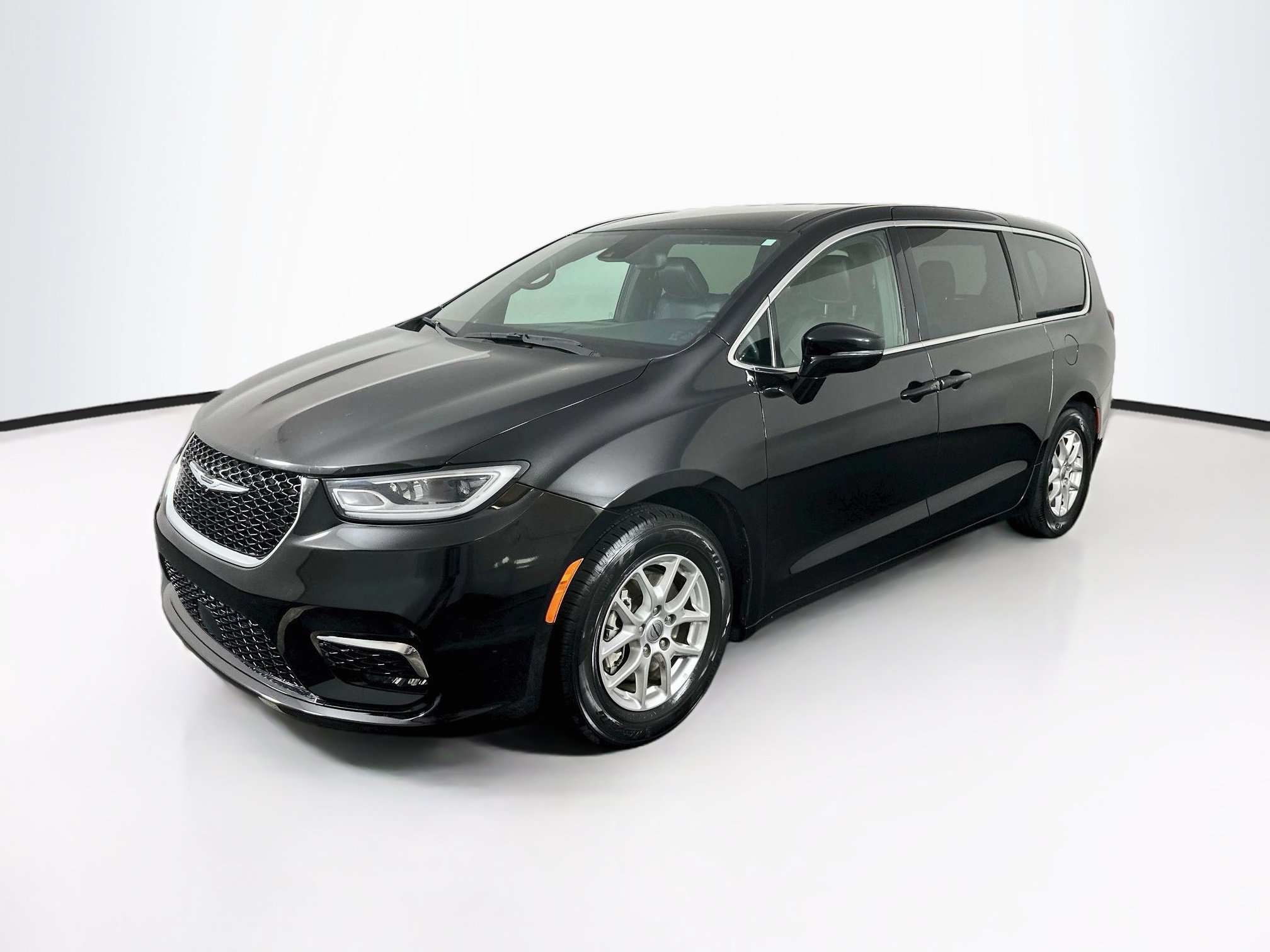 Used 2025 Chrysler Pacifica Select Select FWD