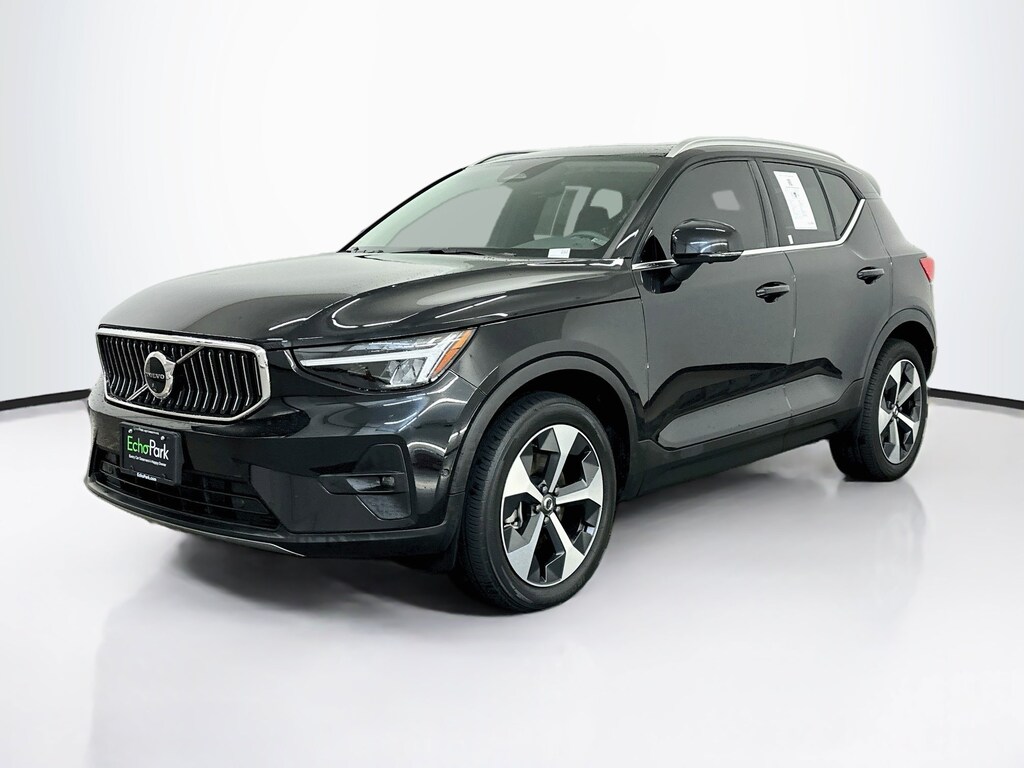 Used 2025 Volvo XC40 Plus Bright Theme B5 AWD Plus Bright Theme