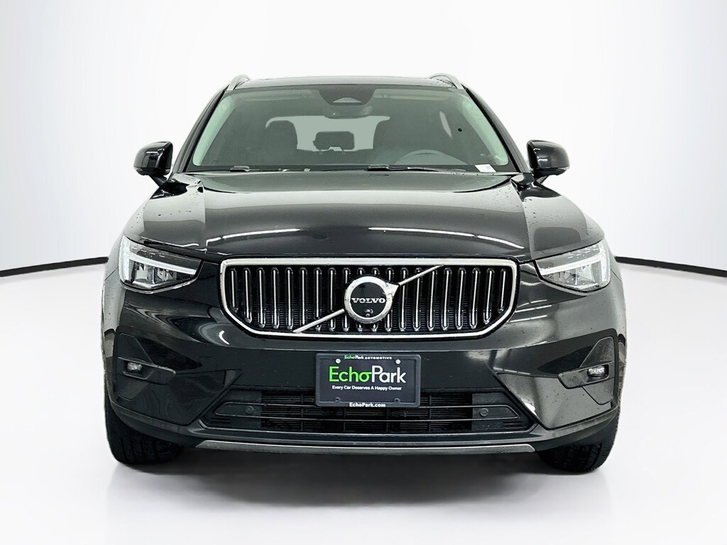 Used 2025 Volvo XC40 Plus Bright Theme B5 AWD Plus Bright Theme