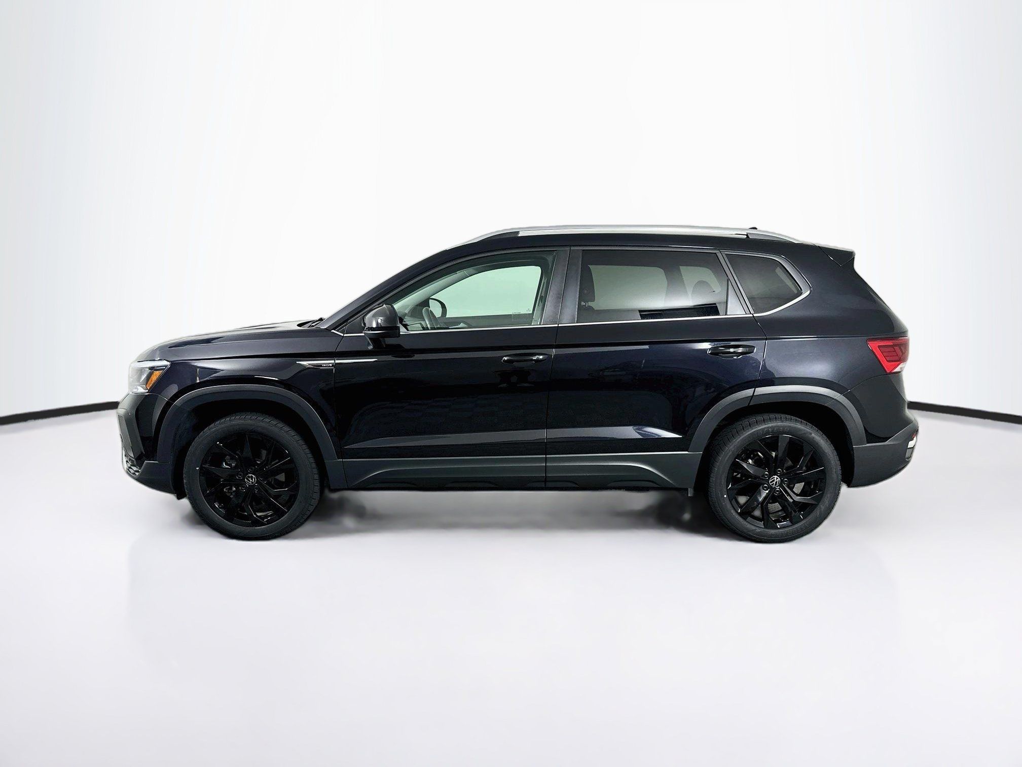Used 2024 Volkswagen Taos SE SE FWD