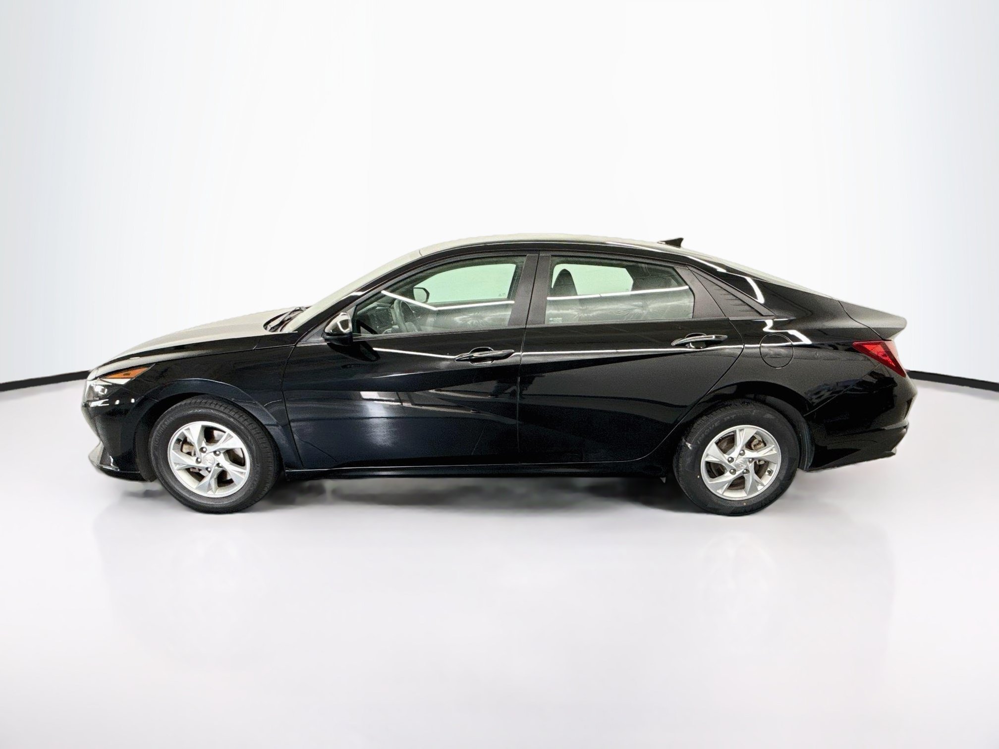 Used 2022 Hyundai Elantra SE Sedan