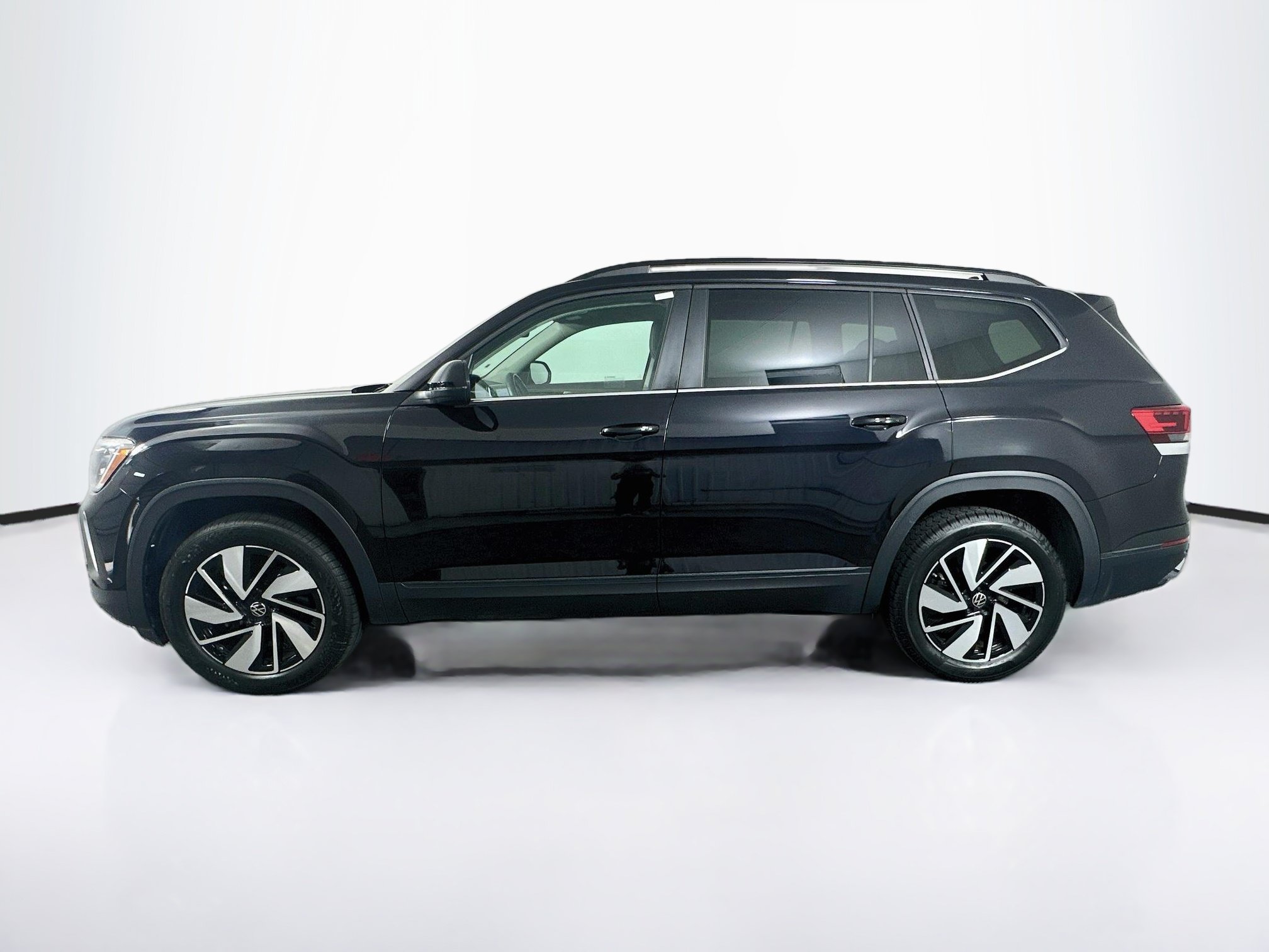 Used 2025 Volkswagen Atlas 2.0T SE w/Technology SUV