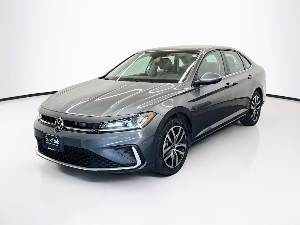 Used 2025 Volkswagen Jetta 1.5T SE Sedan