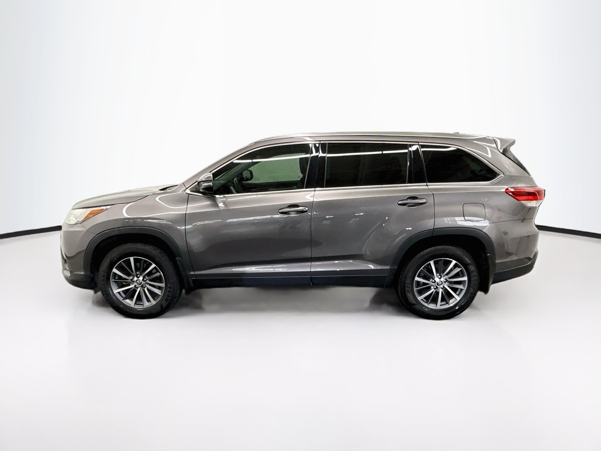 Used 2019 Toyota Highlander XLE V6 SUV
