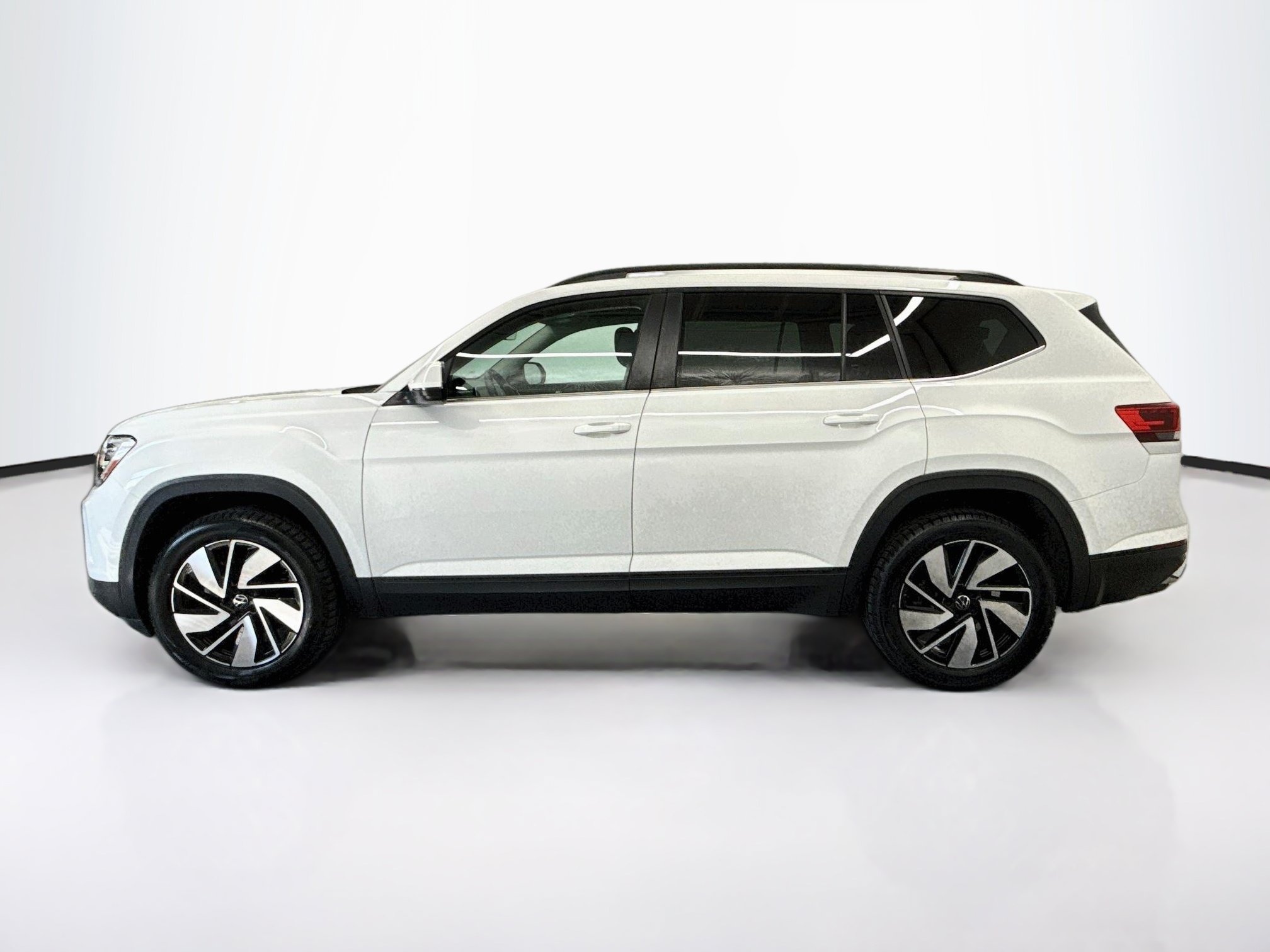 Used 2025 Volkswagen Atlas 2.0T SE w/Technology SUV