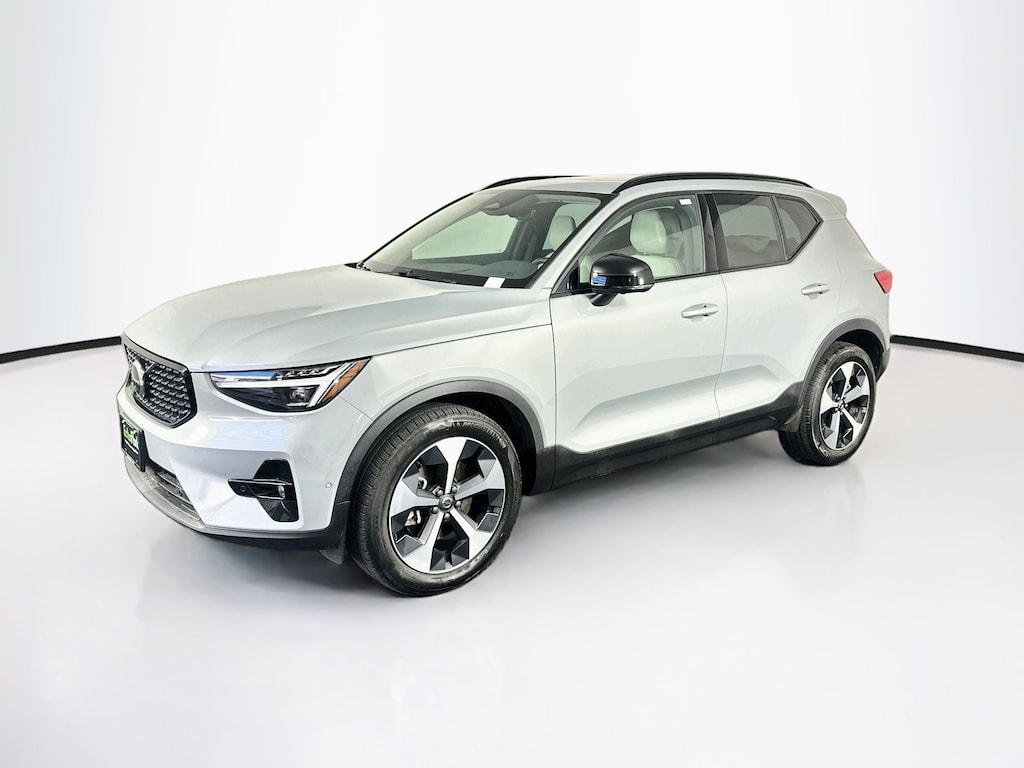 Used 2026 Volvo XC40 B5 Plus SUV