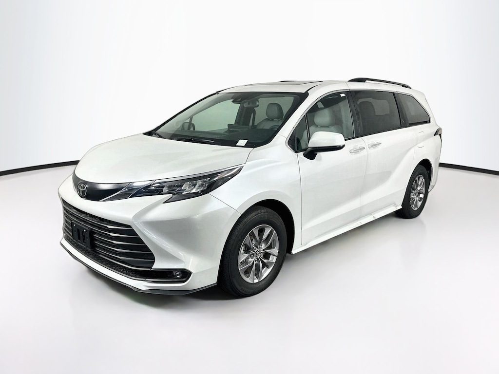 Used 2026 Toyota Sienna XLE 8 Passenger Van Passenger Van
