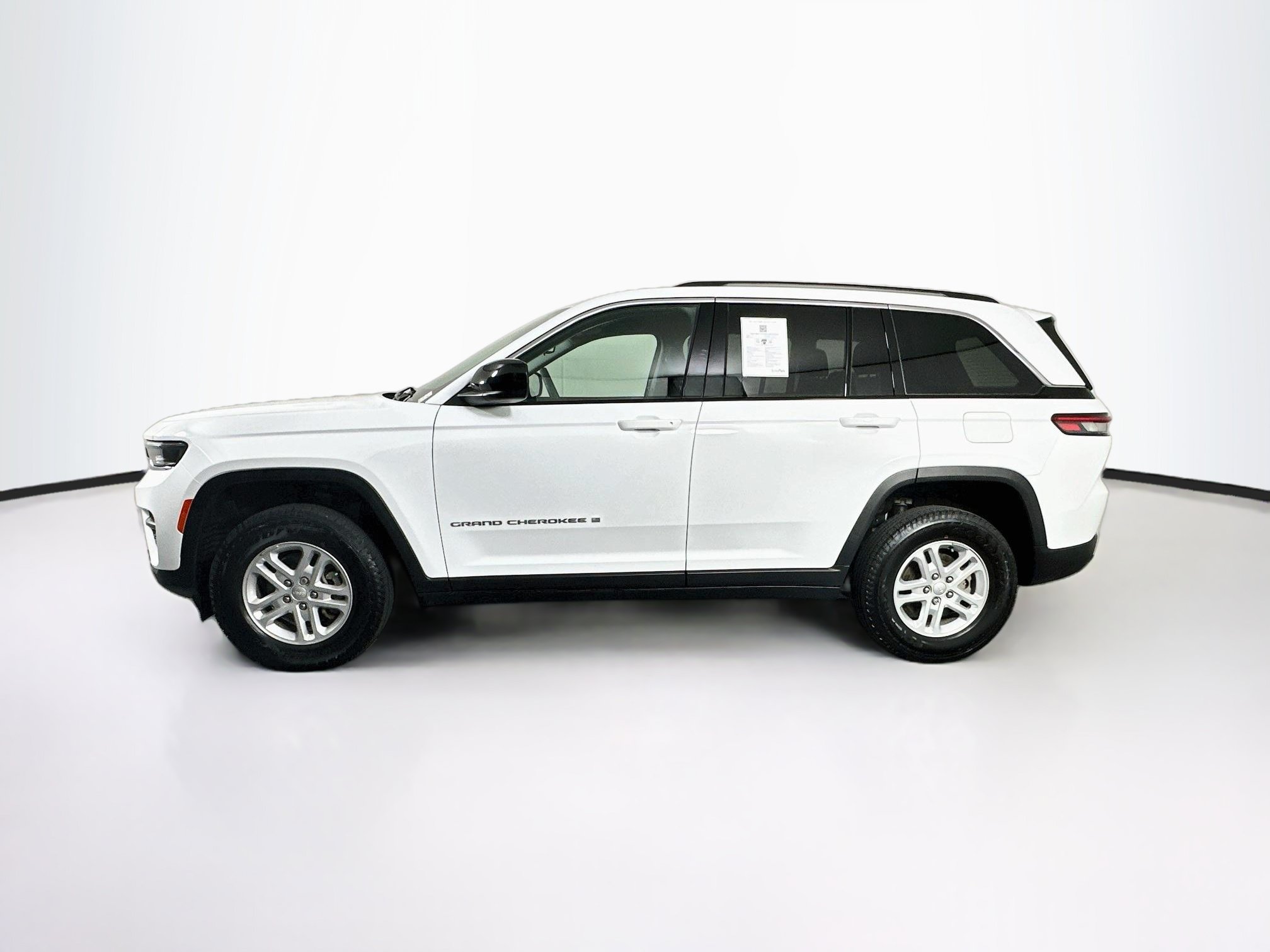 Used 2023 Jeep Grand Cherokee Laredo Laredo 4x4