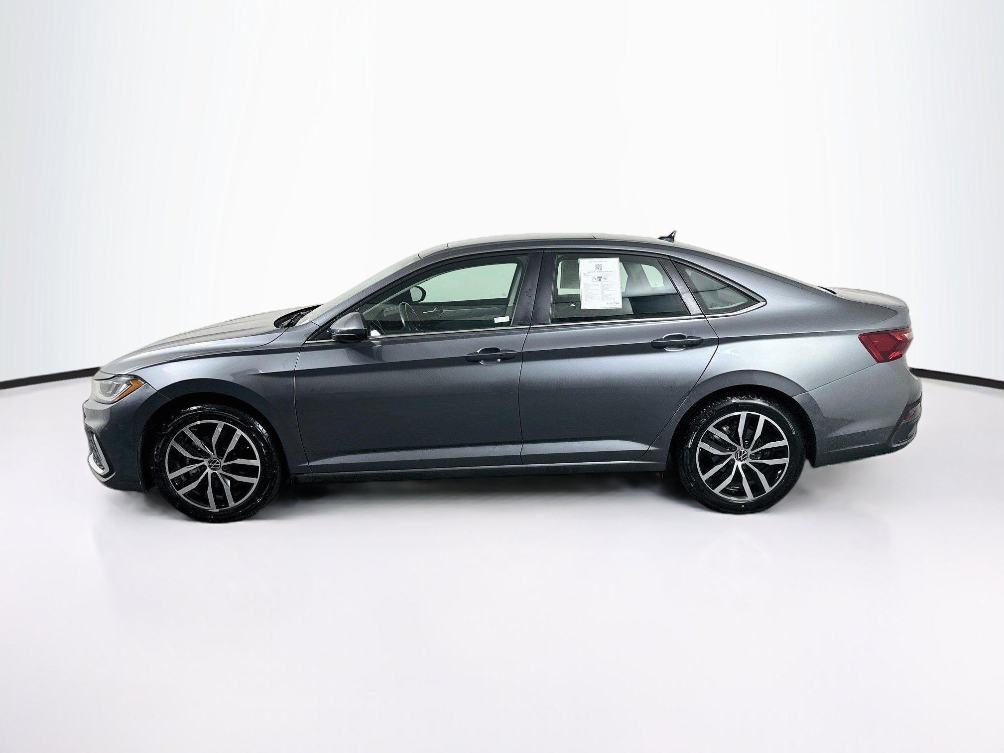 Used 2025 Volkswagen Jetta SE SE Auto