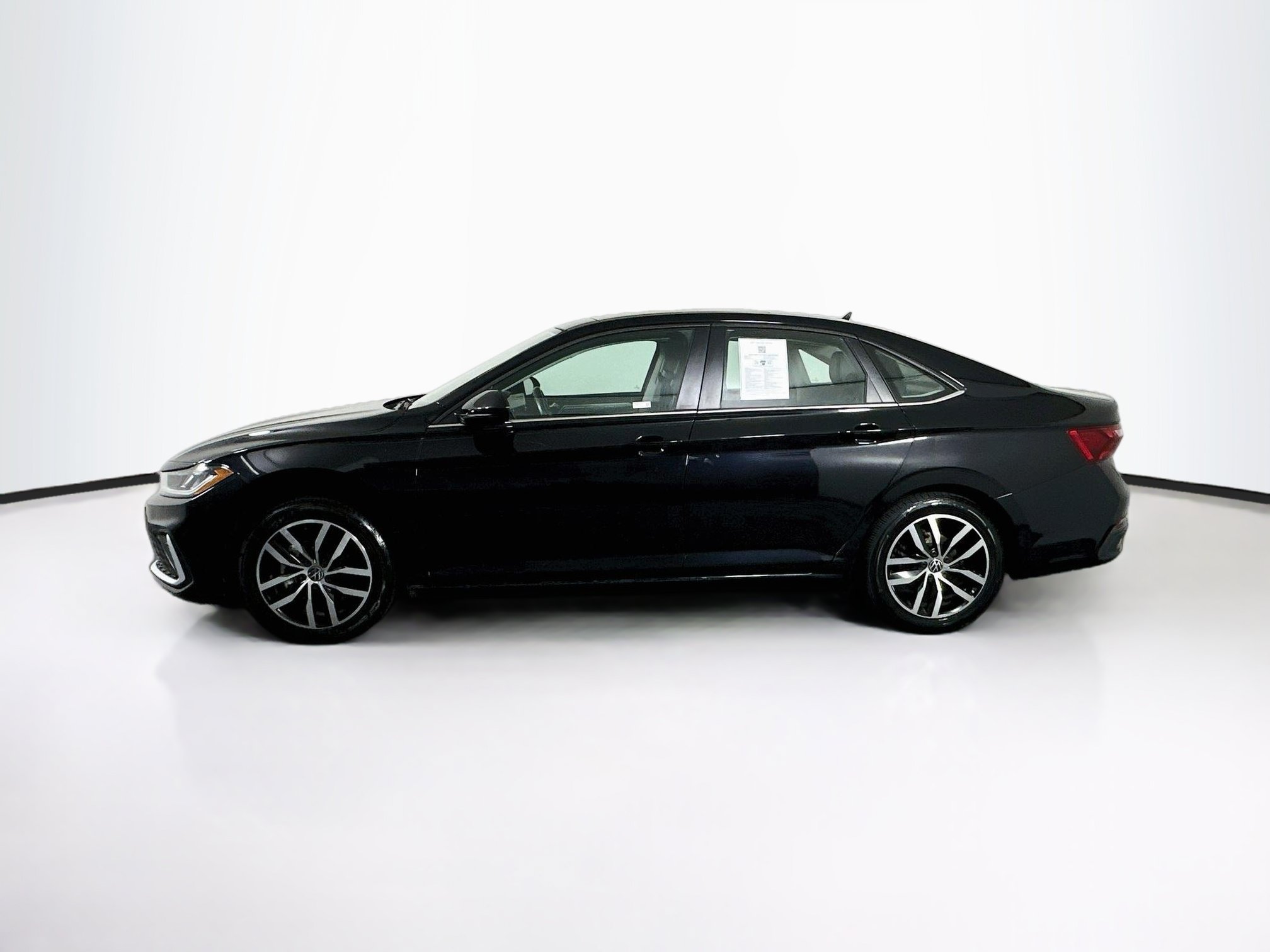 Used 2025 Volkswagen Jetta SE SE Auto