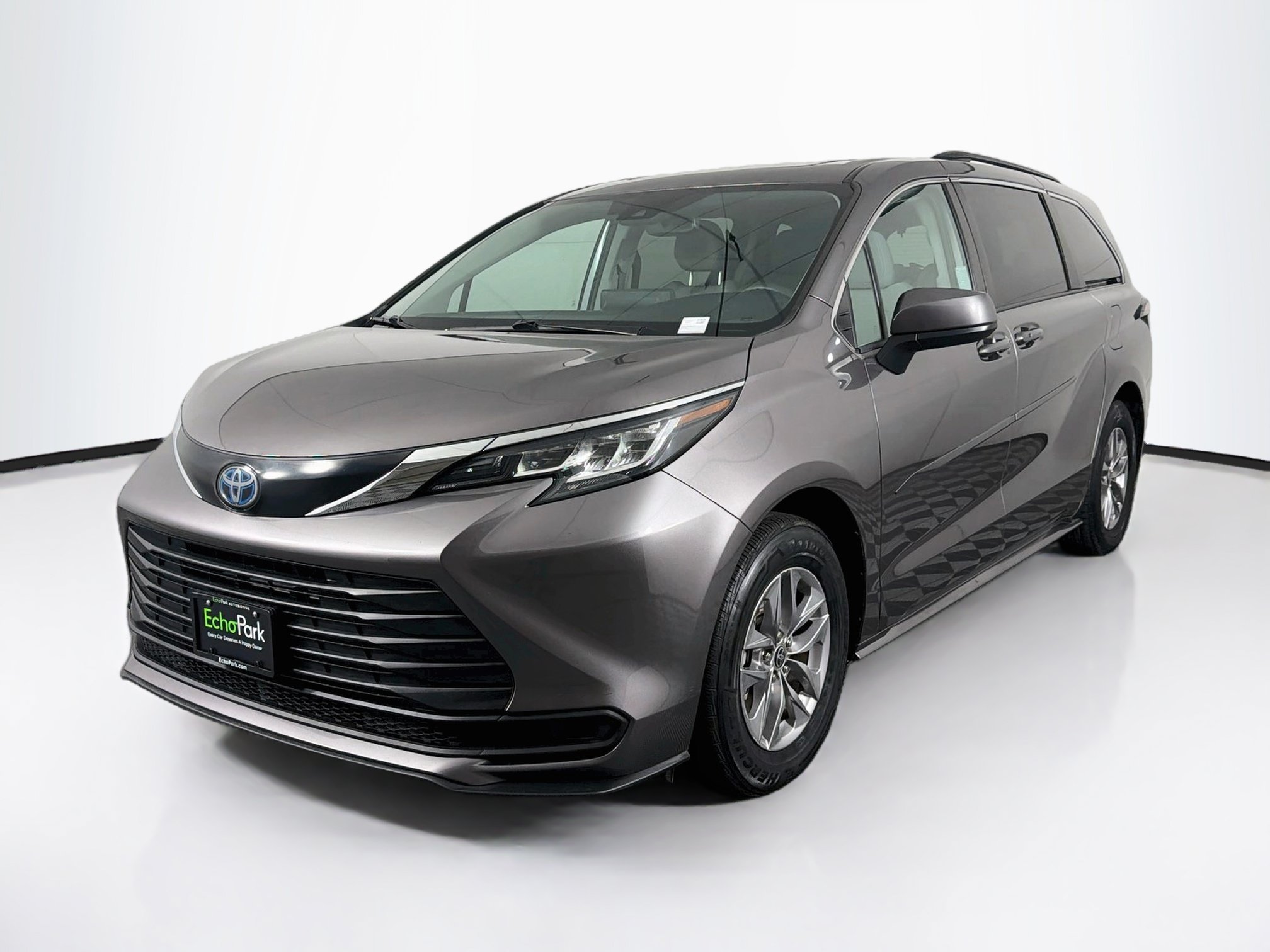 Used 2022 Toyota Sienna LE LE FWD 8-Passenger