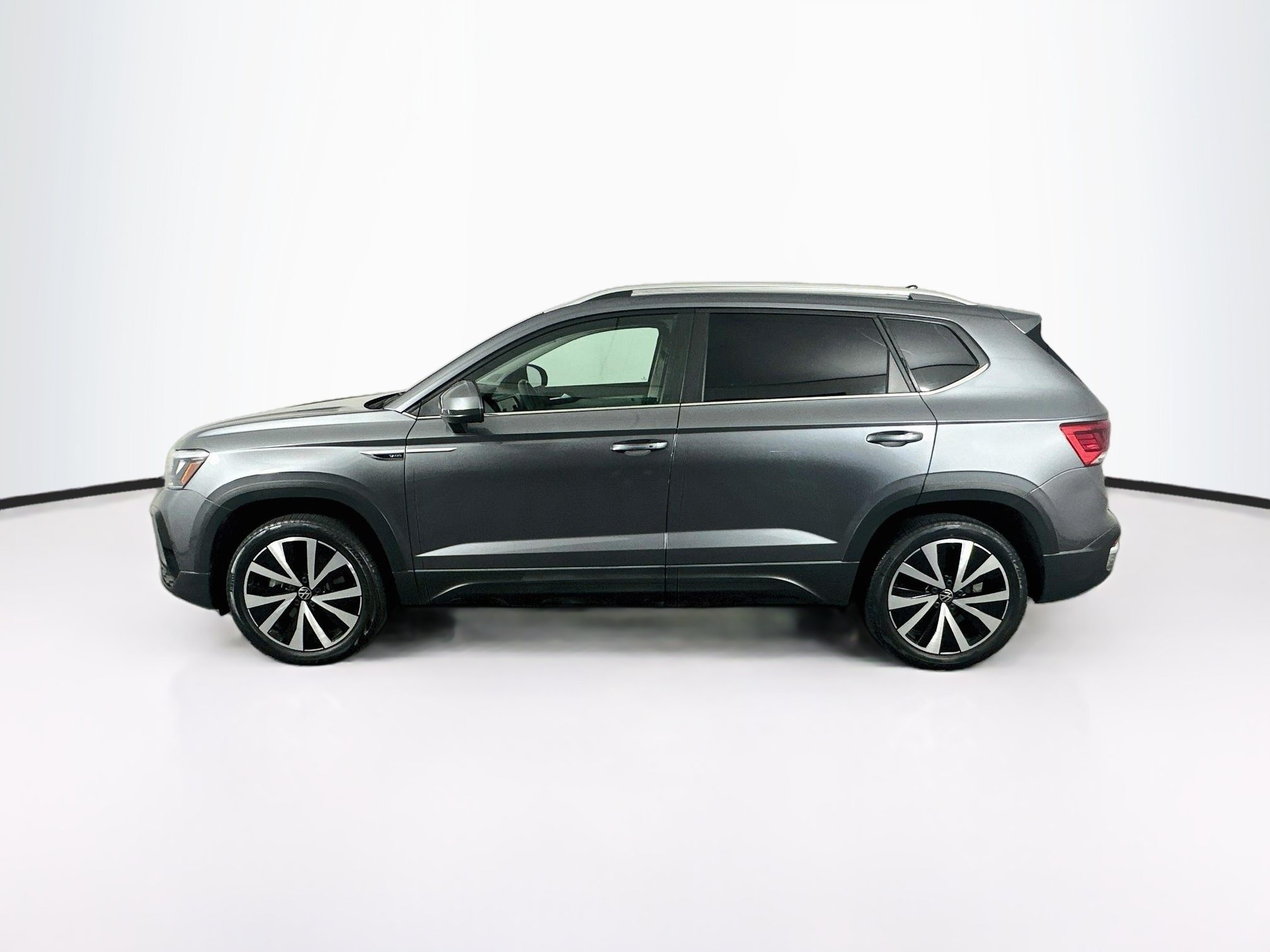 Used 2023 Volkswagen Taos SE SE FWD