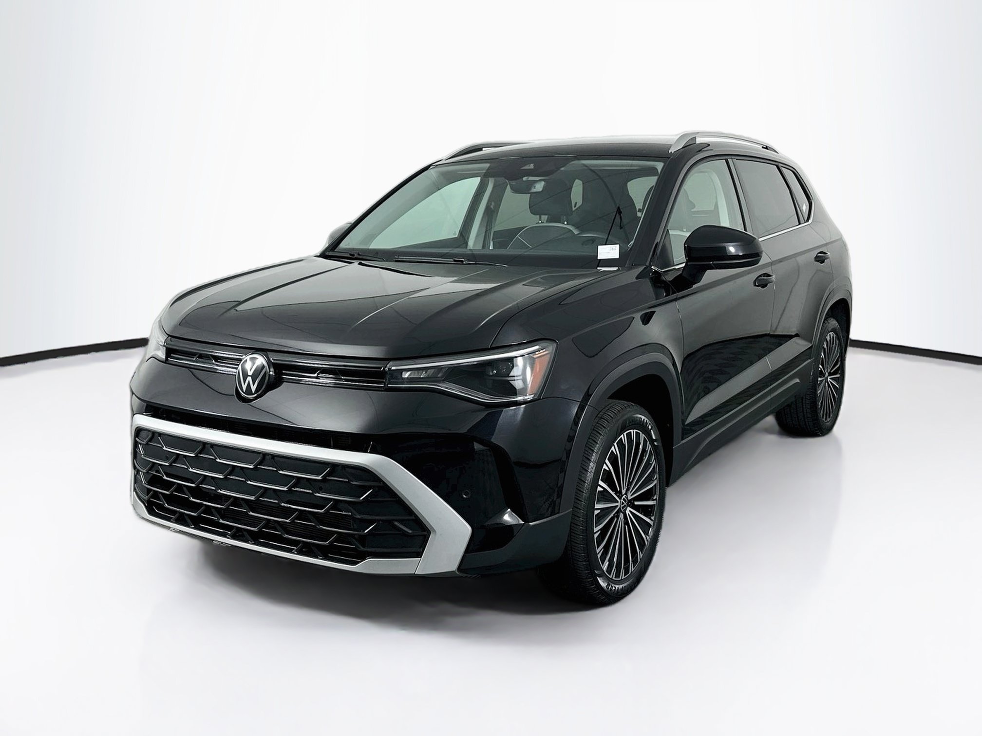 Used 2025 Volkswagen Taos SE SE FWD