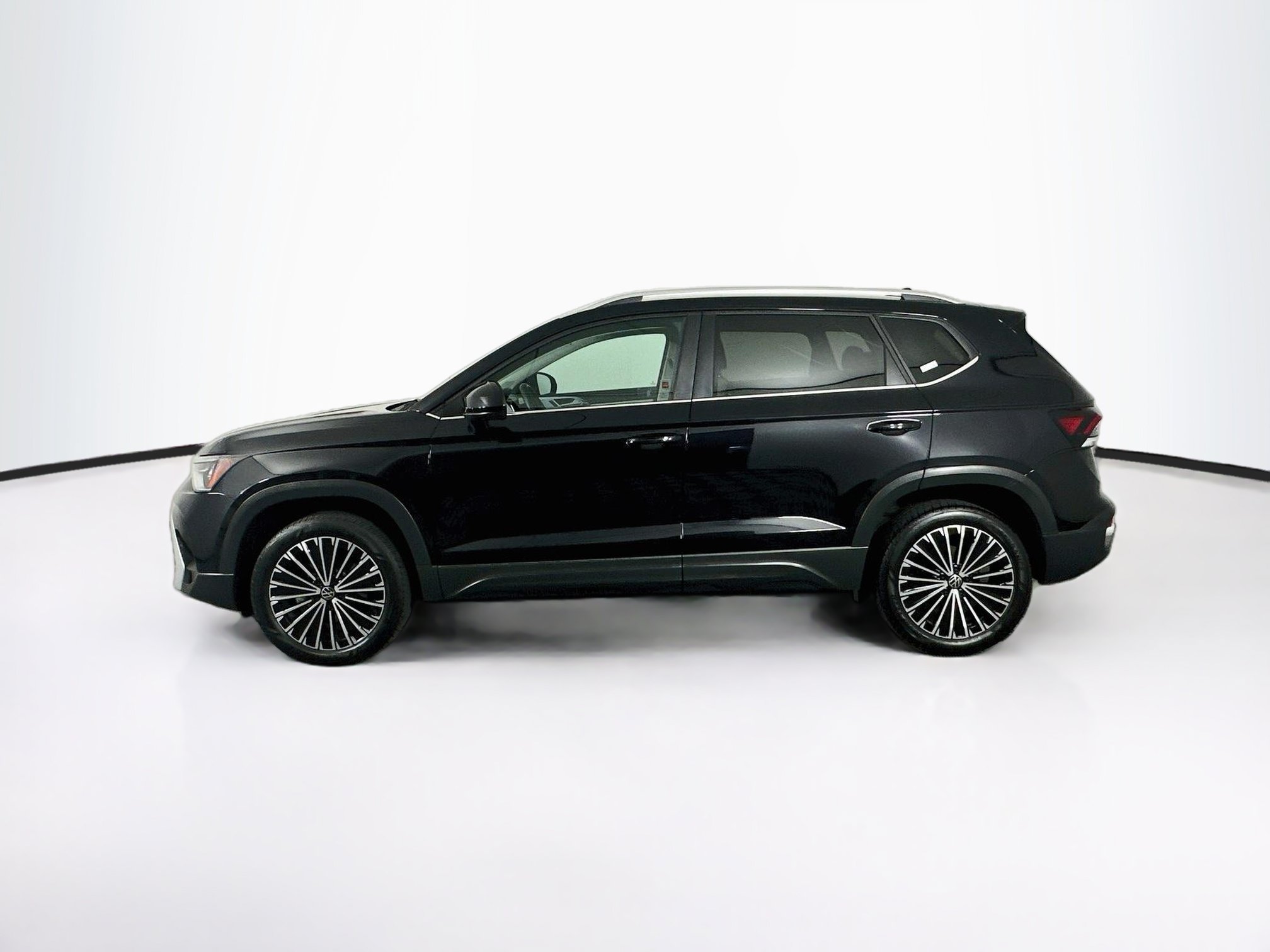 Used 2025 Volkswagen Taos SE SE FWD