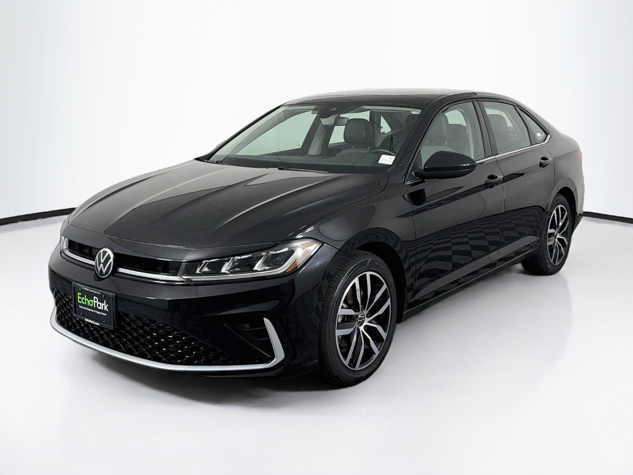 Used 2025 Volkswagen Jetta SE SE Auto