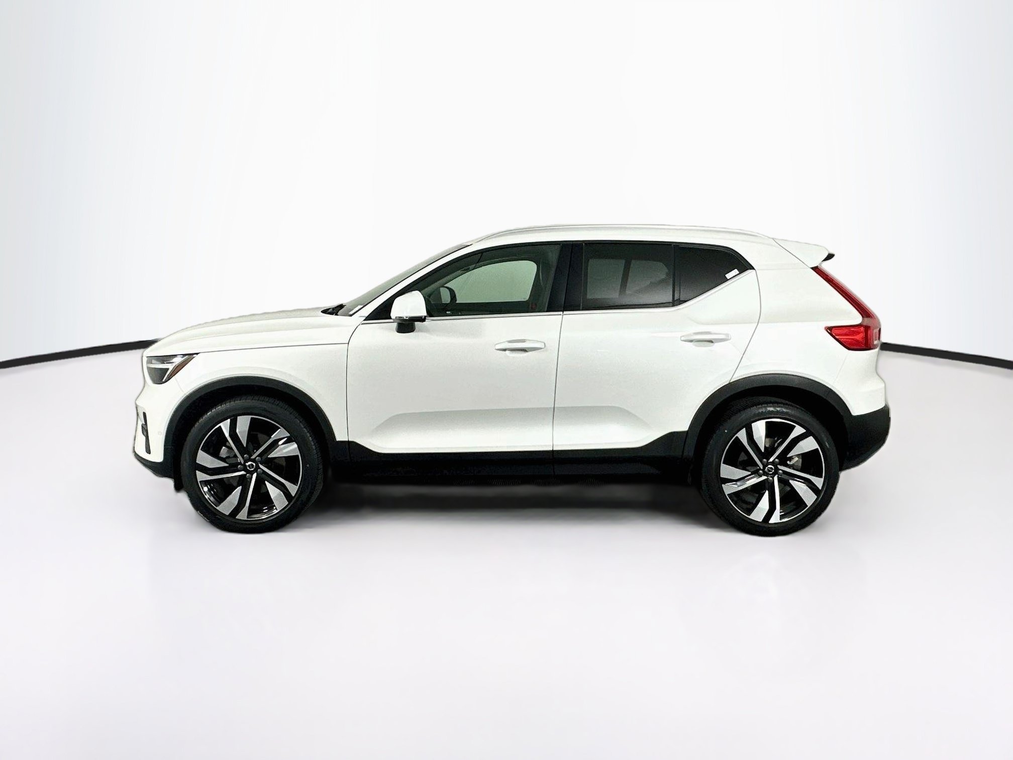 Used 2023 Volvo XC40 Ultimate Bright Theme B5 AWD Ultimate Bright Theme