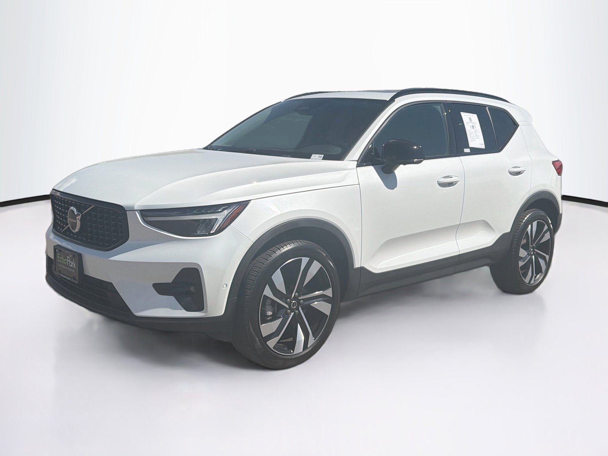 Used 2025 Volvo XC40 Plus Dark Theme B5 AWD Plus Dark Theme