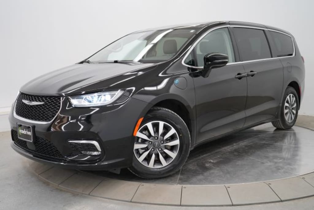 Used 2024 Chrysler Pacifica Hybrid Select Minivan/Van