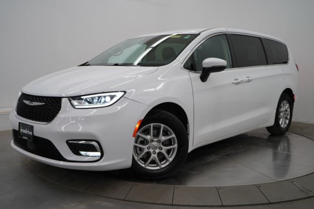 Used 2023 Chrysler Pacifica Touring L Van Passenger Van