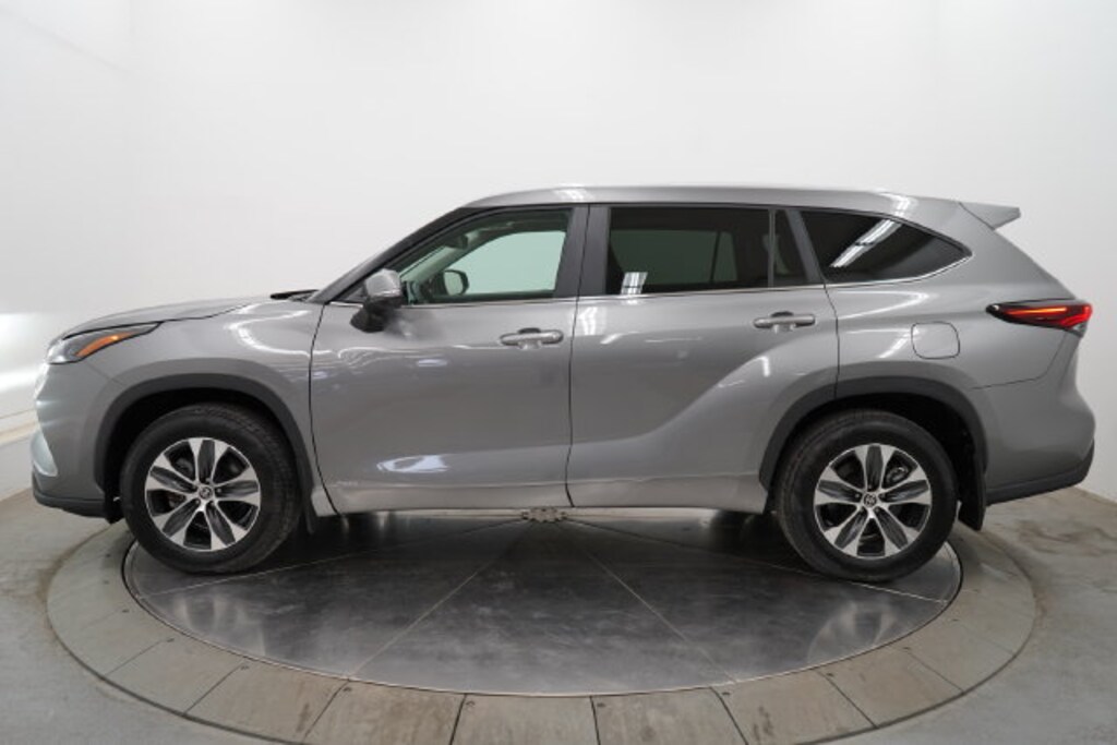 Used 2026 Toyota Highlander Hybrid XLE SUV