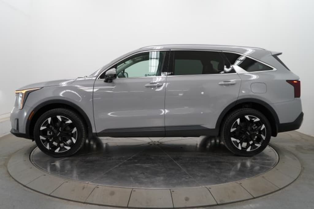 Used 2025 Kia Sorento SUV