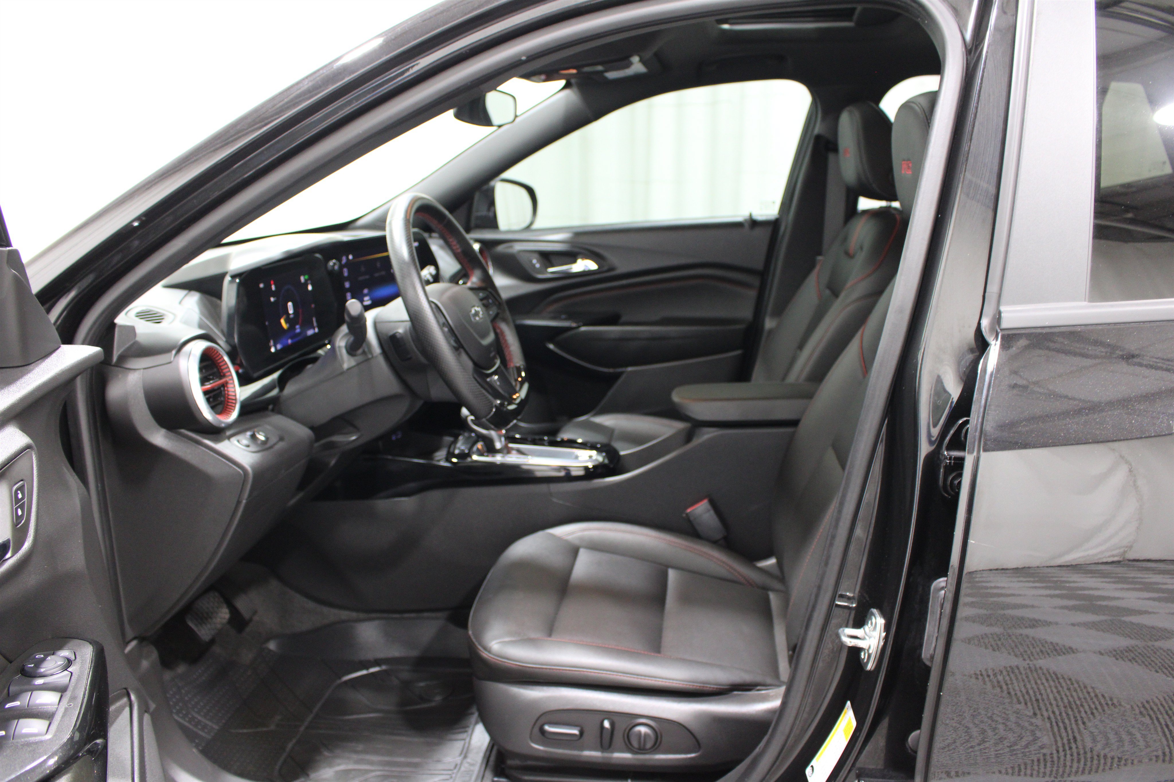 Used 2025 Chevrolet Trax 2RS SUV