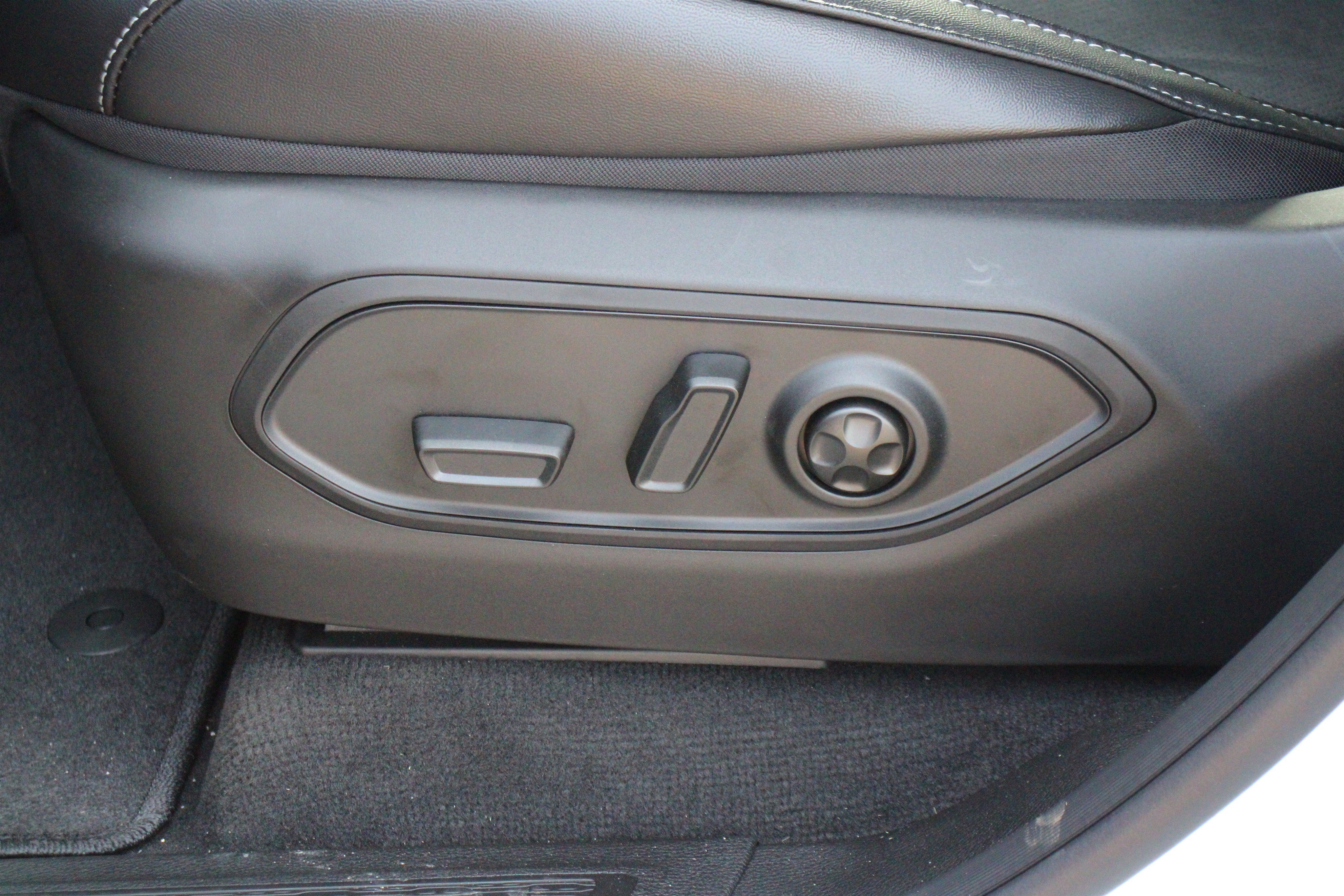 New 2027 Jeep Grand Cherokee L Laredo Sport Utility