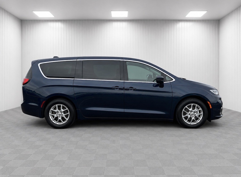 Used 2023 Chrysler Pacifica Touring L Van Passenger Van