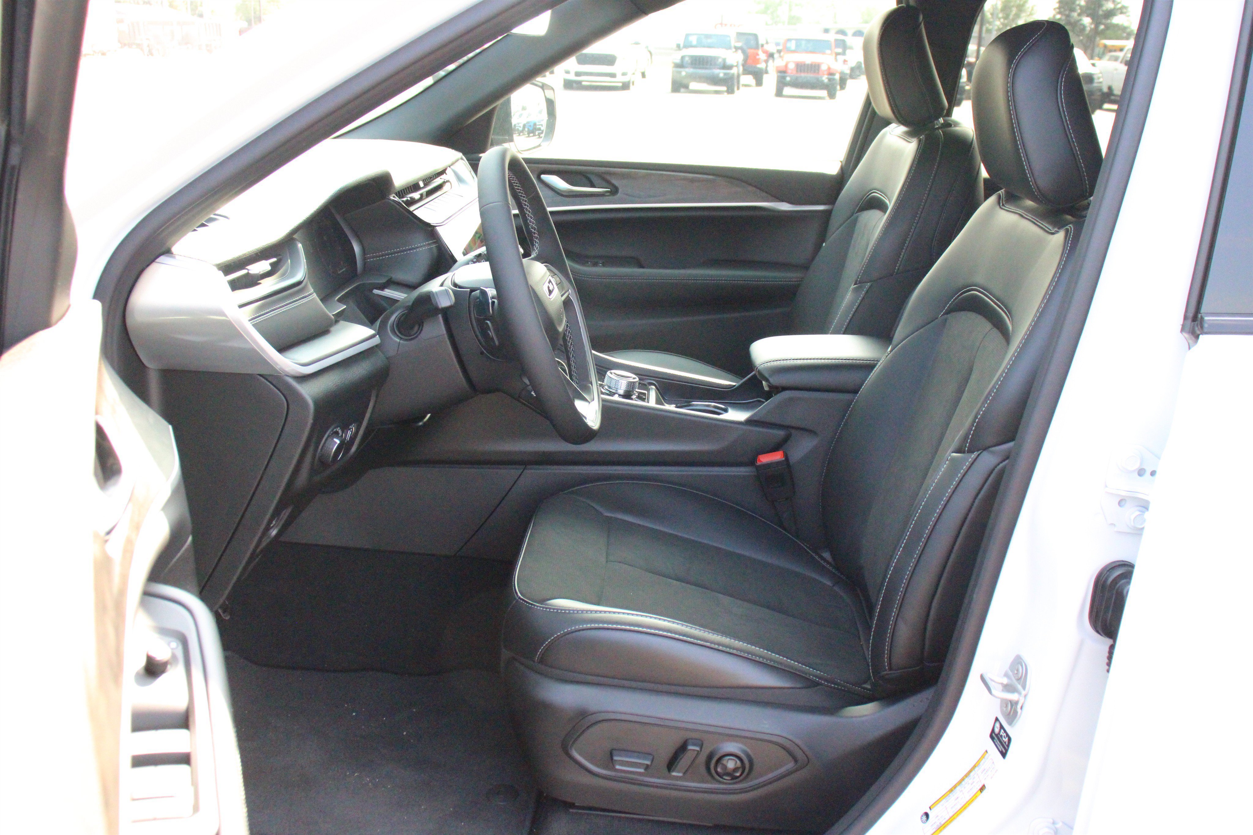 New 2027 Jeep Grand Cherokee L Laredo Sport Utility