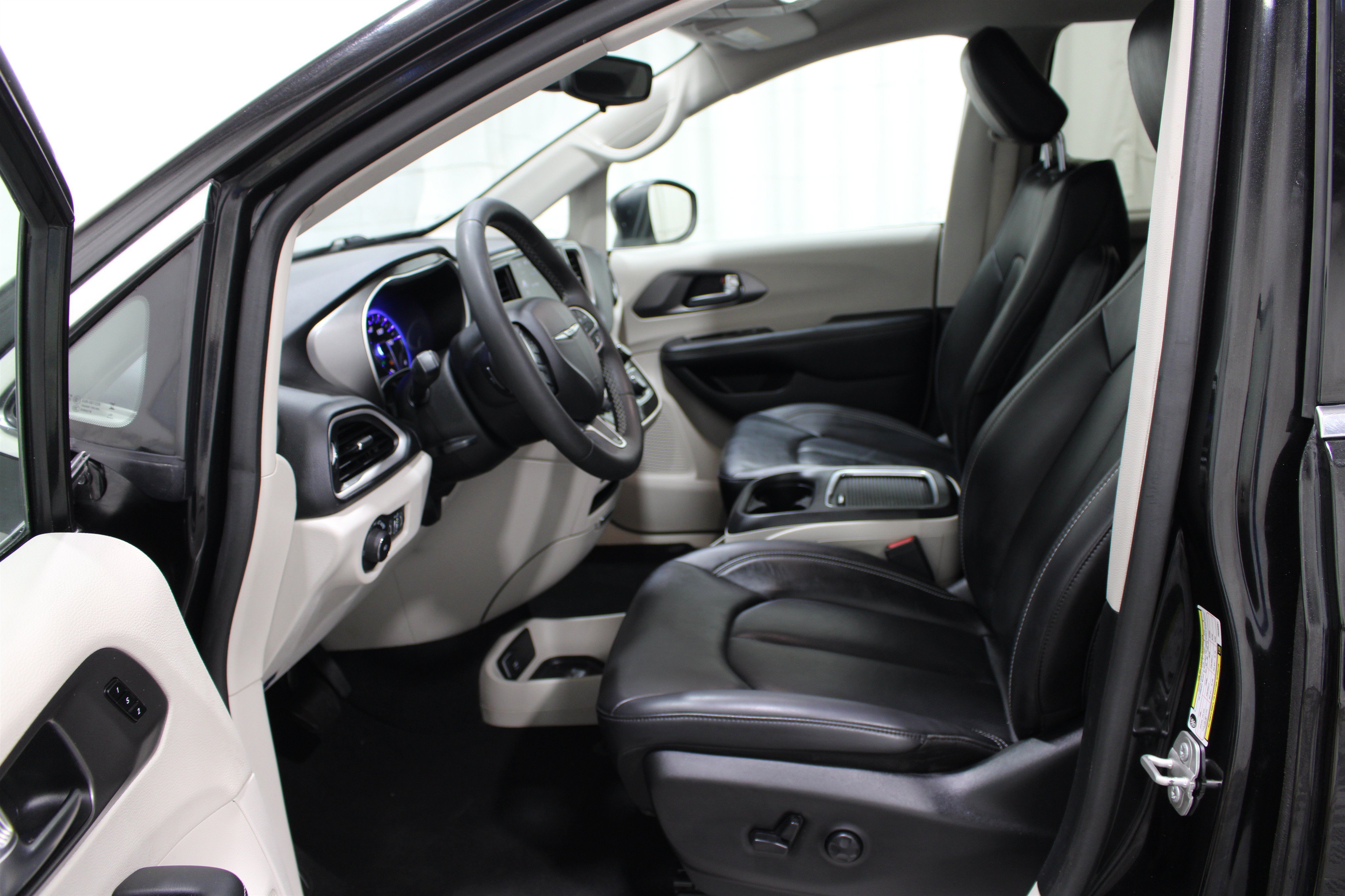 Used 2023 Chrysler Pacifica Touring L Van Passenger Van