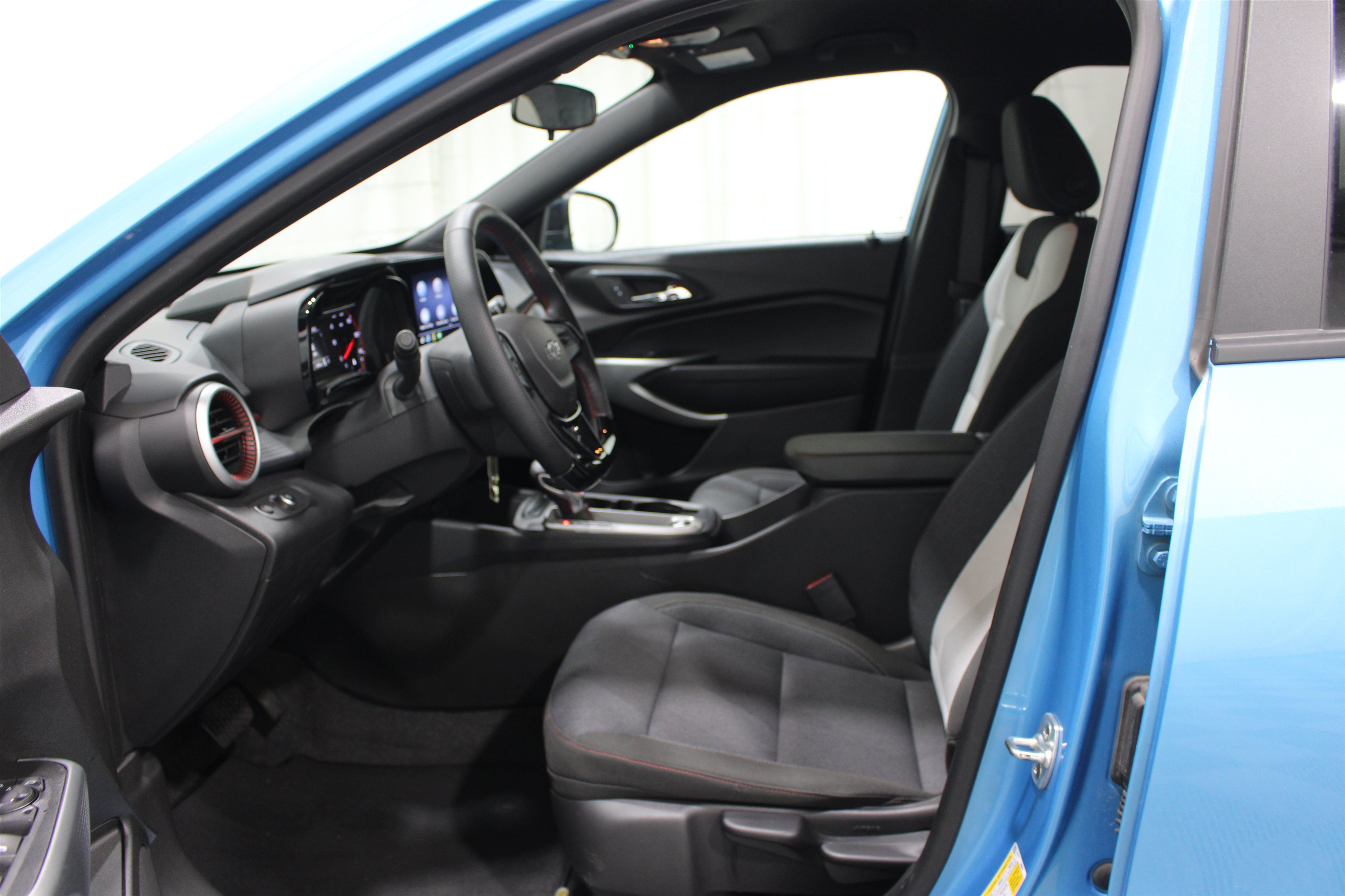 Used 2025 Chevrolet Trax 1RS SUV
