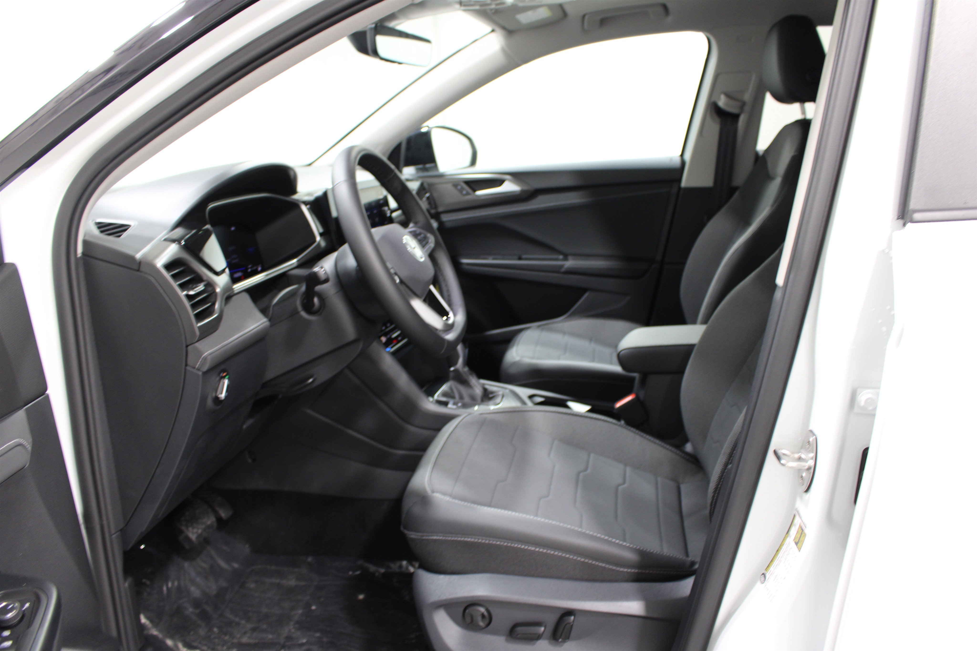 New 2026 Volkswagen Taos SE Black SE Black FWD