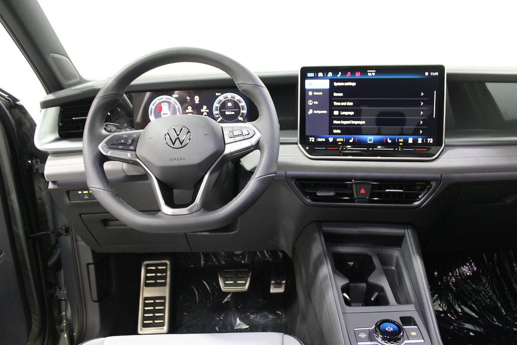 New 2026 Volkswagen Tiguan SE R-Line Black SUV
