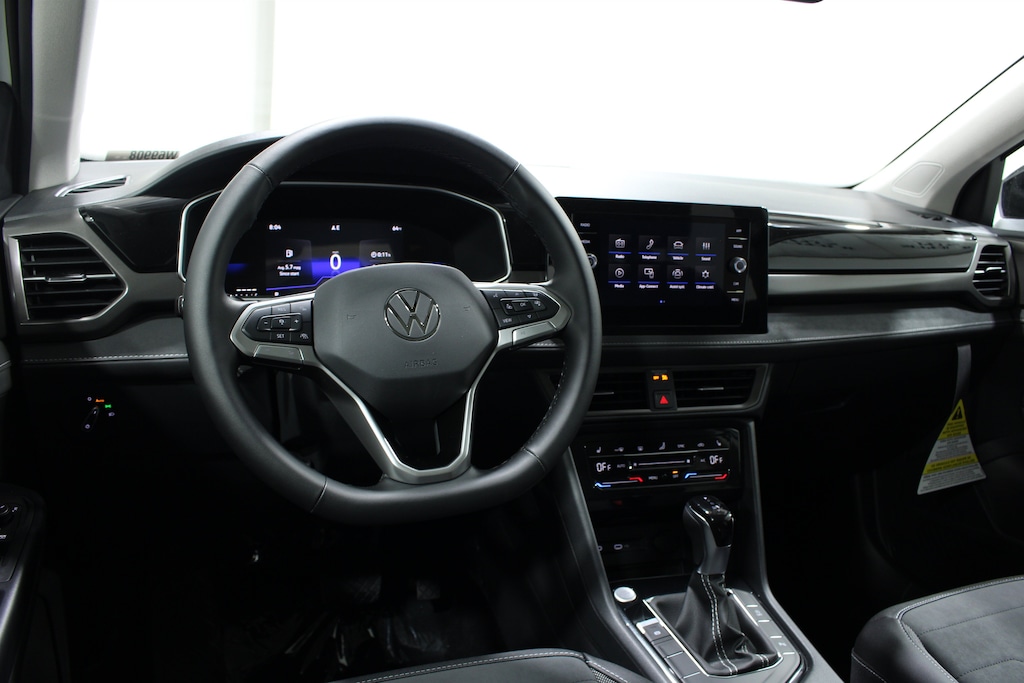 New 2026 Volkswagen Taos SE Black SE Black FWD