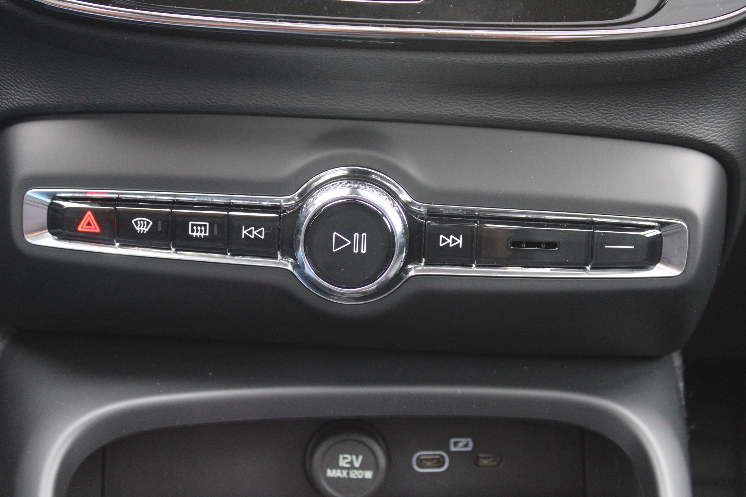 2026 Volvo XC40 Plus - Photo 26